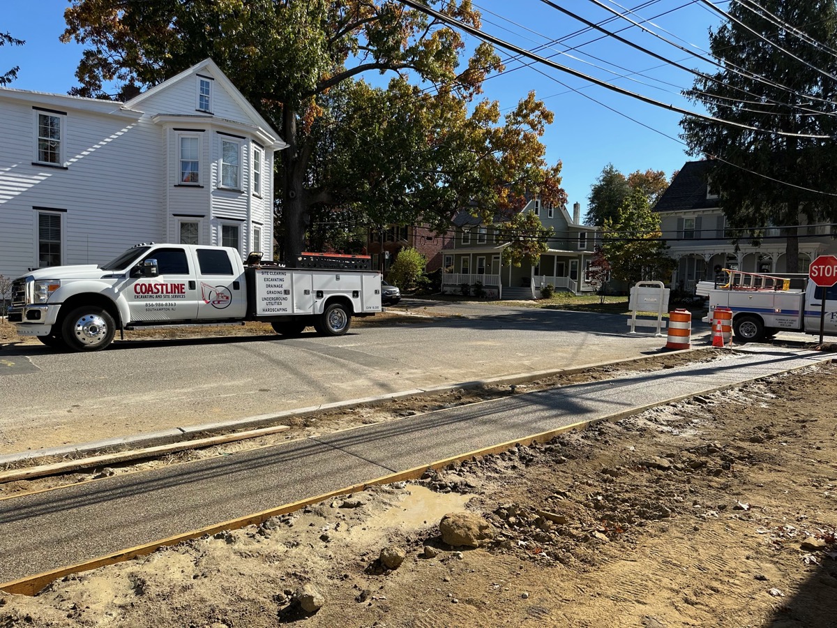Commercial, Medford — photo 2